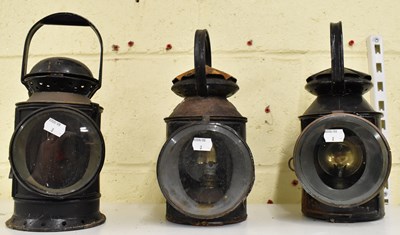 Lot 84 - RAILWAYANA; Southern Rail railway lamp, a...