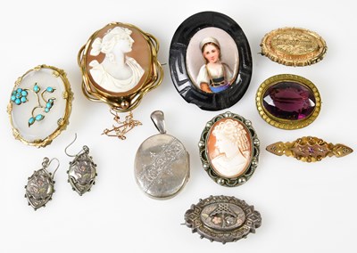 Lot 601 - A group of Victorian and later brooches...