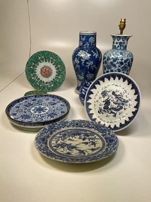 Lot 226 - A small collection of Oriental ceramics to...