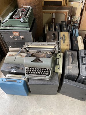 Lot 121 - A large quantity of vintage typewriters.