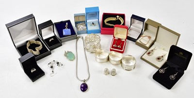 Lot 771 - A collection of silver jewellery to include...