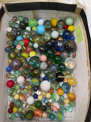 Lot 209 - A large collection of marbles including End of...