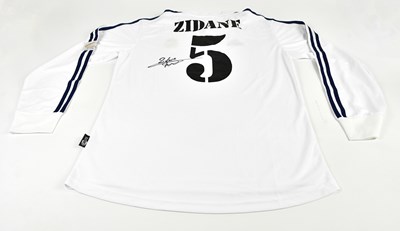 Lot 1267 - ZINEDINE ZIDANE; a signed Real Madrid long...