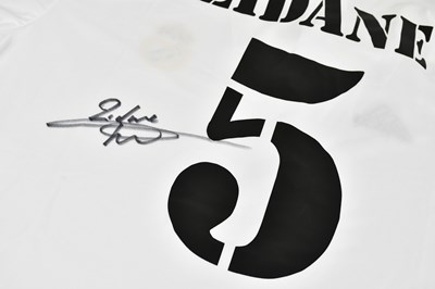 Lot 1267 - ZINEDINE ZIDANE; a signed Real Madrid long...