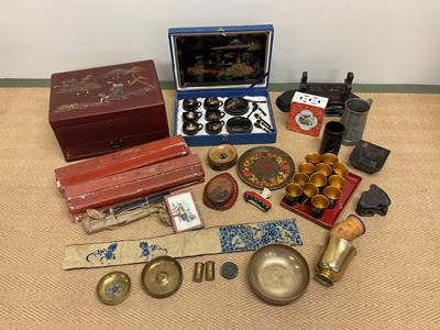 Lot 238 - A quantity of Chinese and Japanese items...