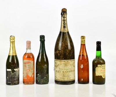 Lot 2741 - CHAMPAGNE; a bottle of Moet & Chandon finest...