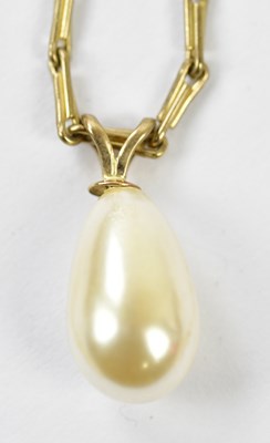 Lot 467 - A 9ct yellow gold chain suspending an oval...