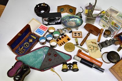 Lot 1066 - A small quantity of collectors' items to...