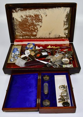 Lot 1064 - A quantity of collectors' items to include...