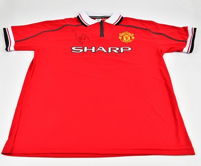Lot 5236 - MANCHESTER UNITED; an offical retro football...