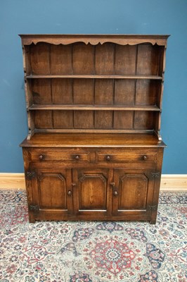 Lot 2581 - A reproduction oak dresser, the boarded plate...