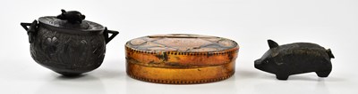 Lot 1044 - An early 18th century horn and oak snuff box...