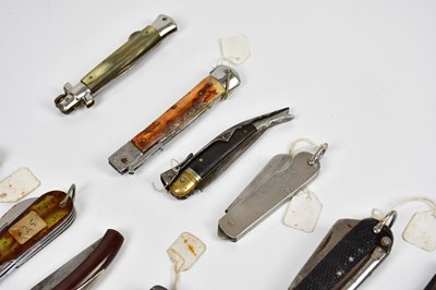 Lot 706 - Five military pocket knives, including a WWI...