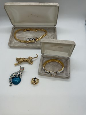 Lot 1290 - A quantity of vintage costume jewellery...