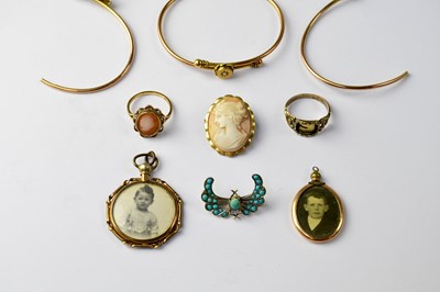 Lot 950 - Various items of gold and gold-coloured jewellery