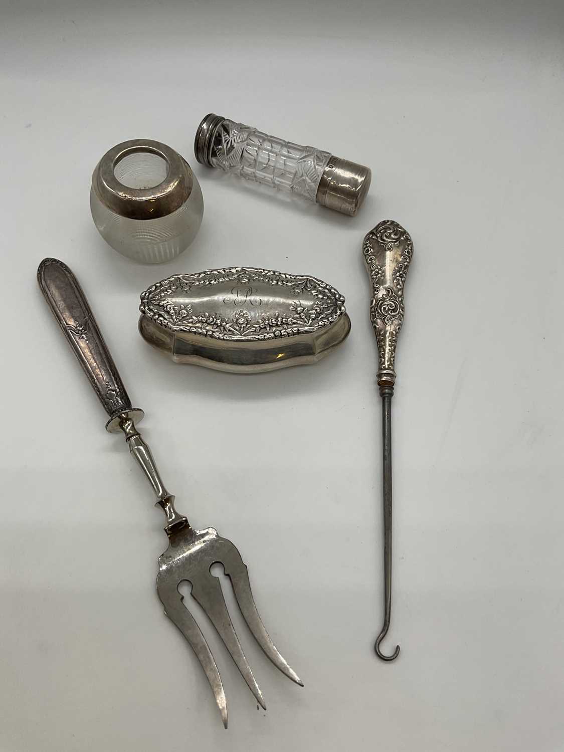Lot 1109 - A group of small silver including an
