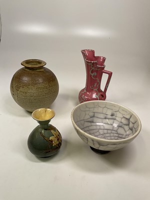 Lot 184 - A group of studio pottery to include other...