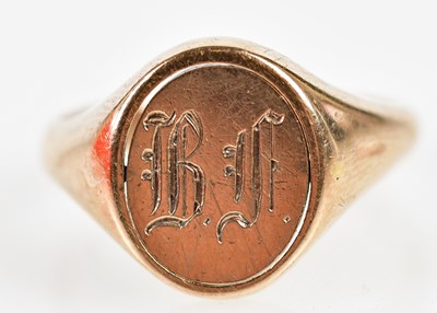 Lot 189 - A 9ct yellow gold Masonic swivel signet ring,...