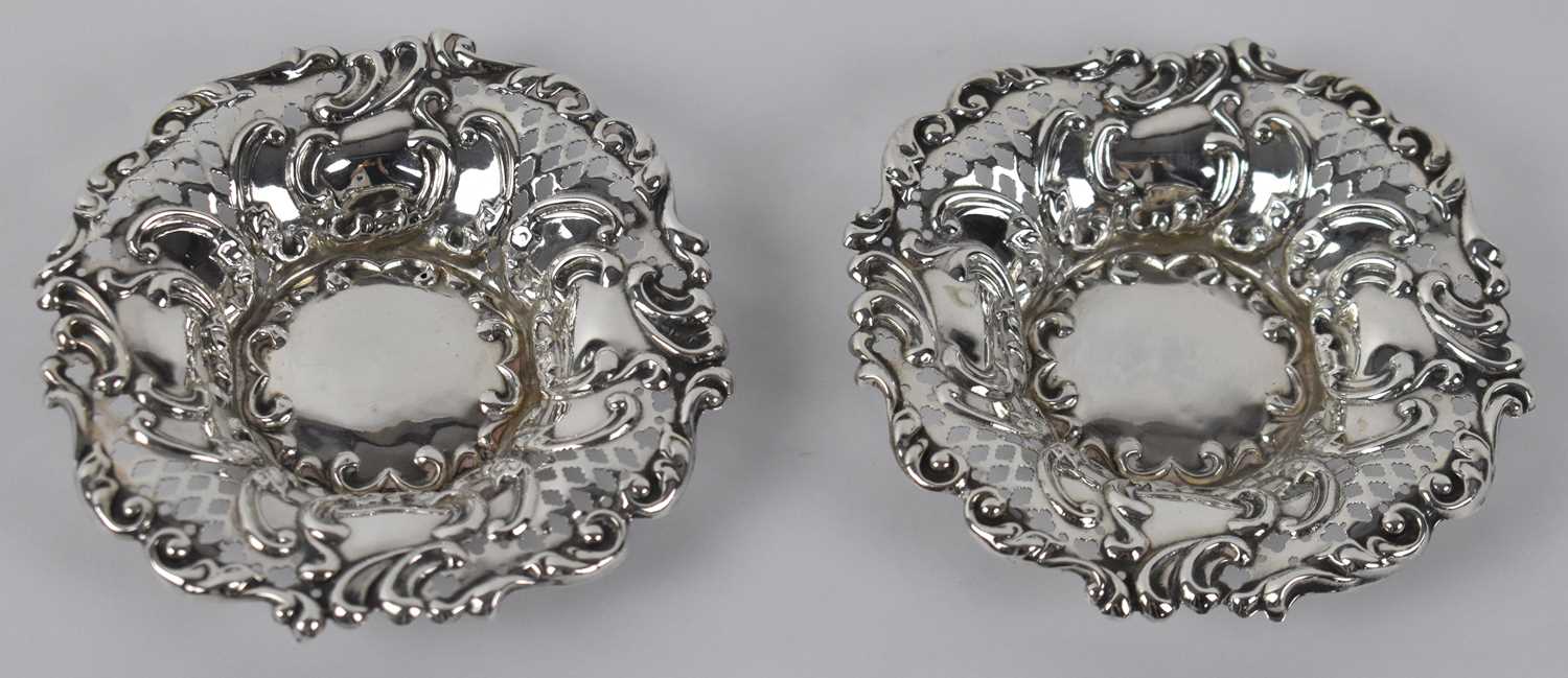 Lot 720 - DEAKIN & FRANCIS LTD; a pair of hallmarked...