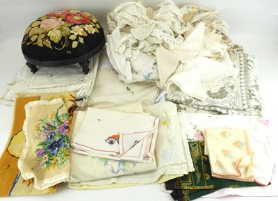 Lot 126 - A quantity of vintage and antique textiles