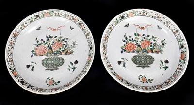 Lot 1039 - A pair of large Kangxi (1662-1722) Famille...