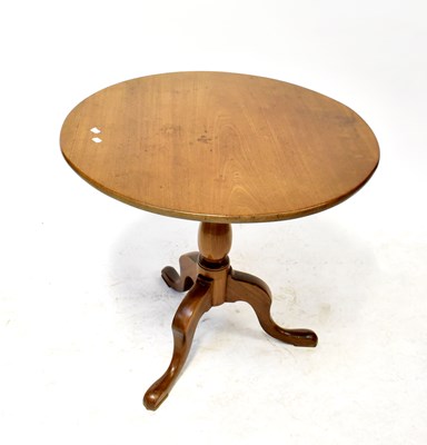 Lot 24 - A mahogany circular tilt-top occasional table