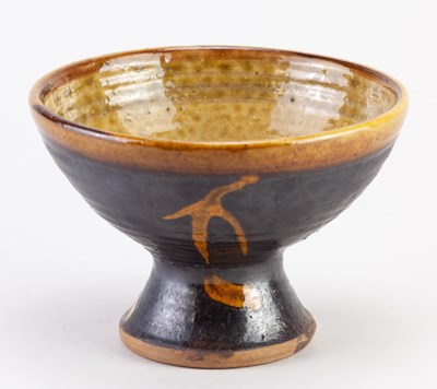 Lot 114 - CLIVE BOWEN (born 1943); a small slipware...