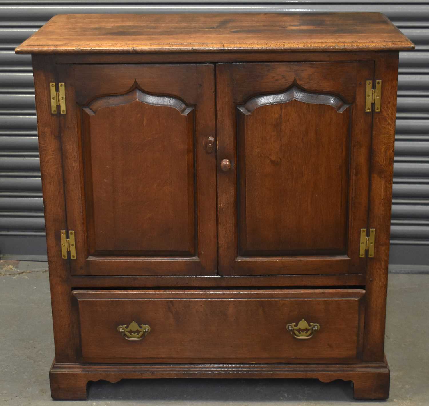 Lot 72 - A Titchmarsh & Goodwin style oak television...