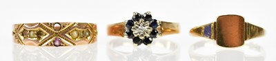 Lot 175 - A 9ct rose gold ring (af), a 9ct yellow gold...