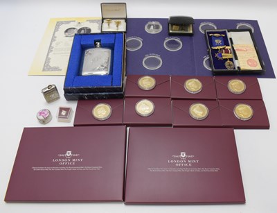 Lot 113 - Various mixed collectibles to include...