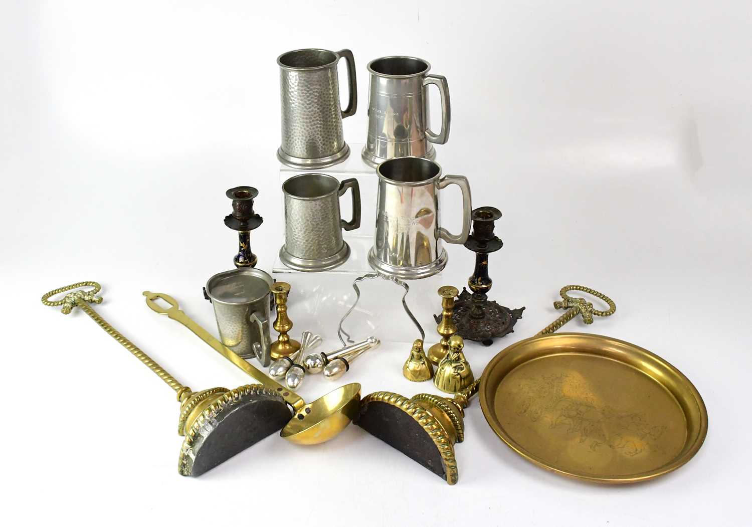 Metalware Design Lot 426 - A small quantity of metalware to include