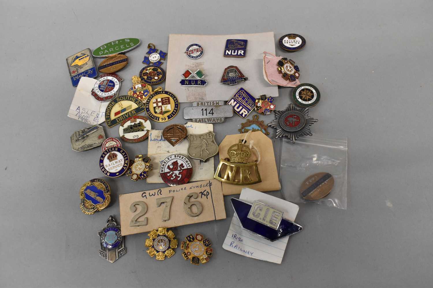 Lot 295 - A collection of thirty-seven assorted