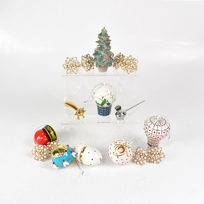 Lot 111 - A small quantity of Christmas decorations,...