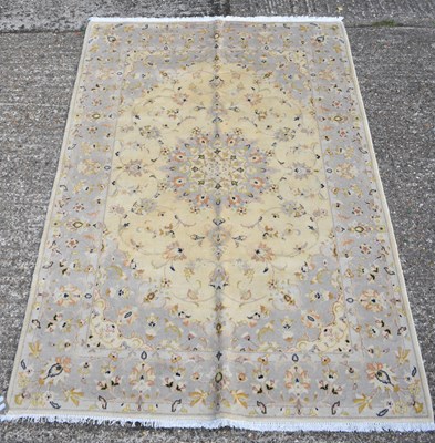 Lot 117 - A fine Persian hand knotted woollen Kashan...