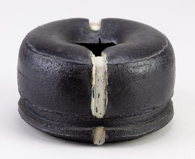 Lot 133 - DAN KELLY (born 1953); a small squat stoneware...