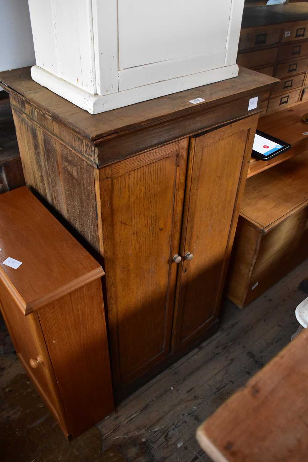 Lot 1088 - An early 20th century oak...