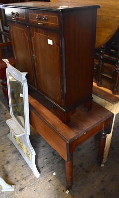 Lot 1147 - A Victorian mahogany drop-leaf Pembroke table...