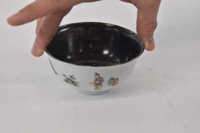 Lot 1043 - A Chinese Kangxi porcelain bowl with painted...