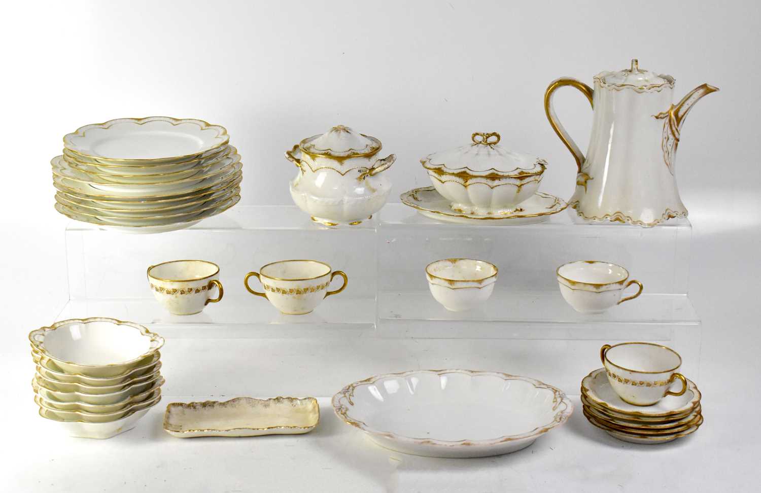 Lot 153 - A Havilland & Co Limoges part tea set