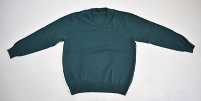 Lot 186 - LORO PIANA; an emerald green 100% cashmere...