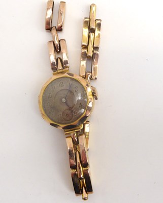 Lot 1128 - A ladies' 9ct gold wristwatch