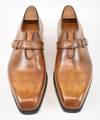 Lot 559 - A pair of brown leather shoes, size 10.