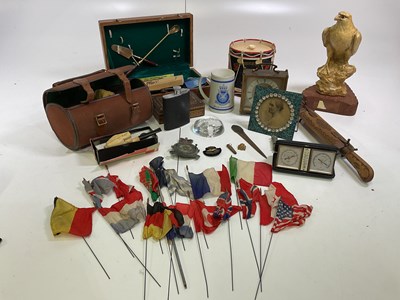 Lot 36 - A mixed lot of collectors' items, including...