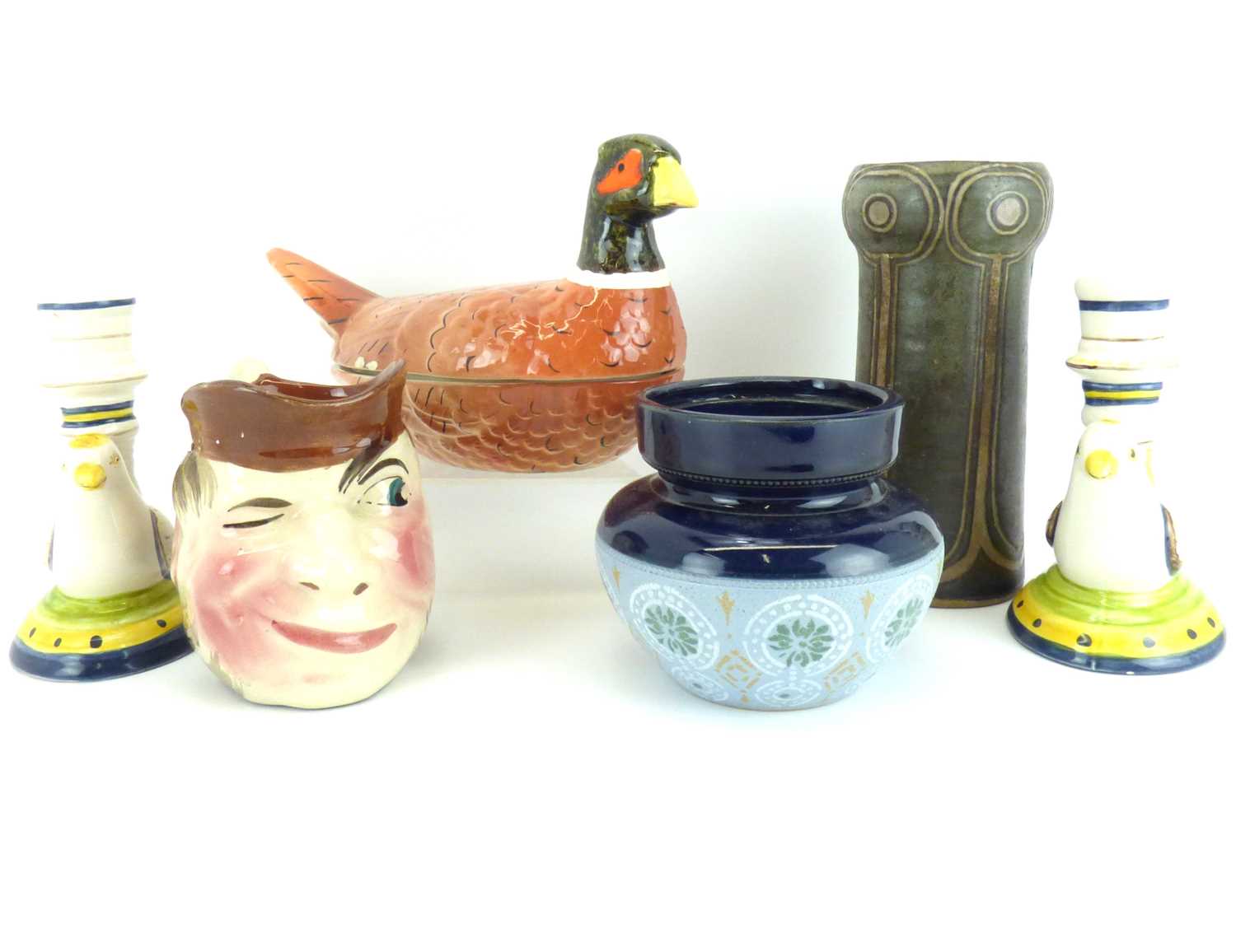 Lot 169 - Various items of collectible pottery to include