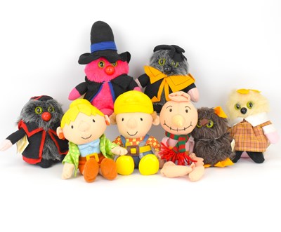 Lot 237 - Collectible soft toys to include five Barbara...