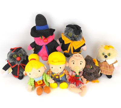 Lot 237 - Collectible soft toys to include five Barbara...