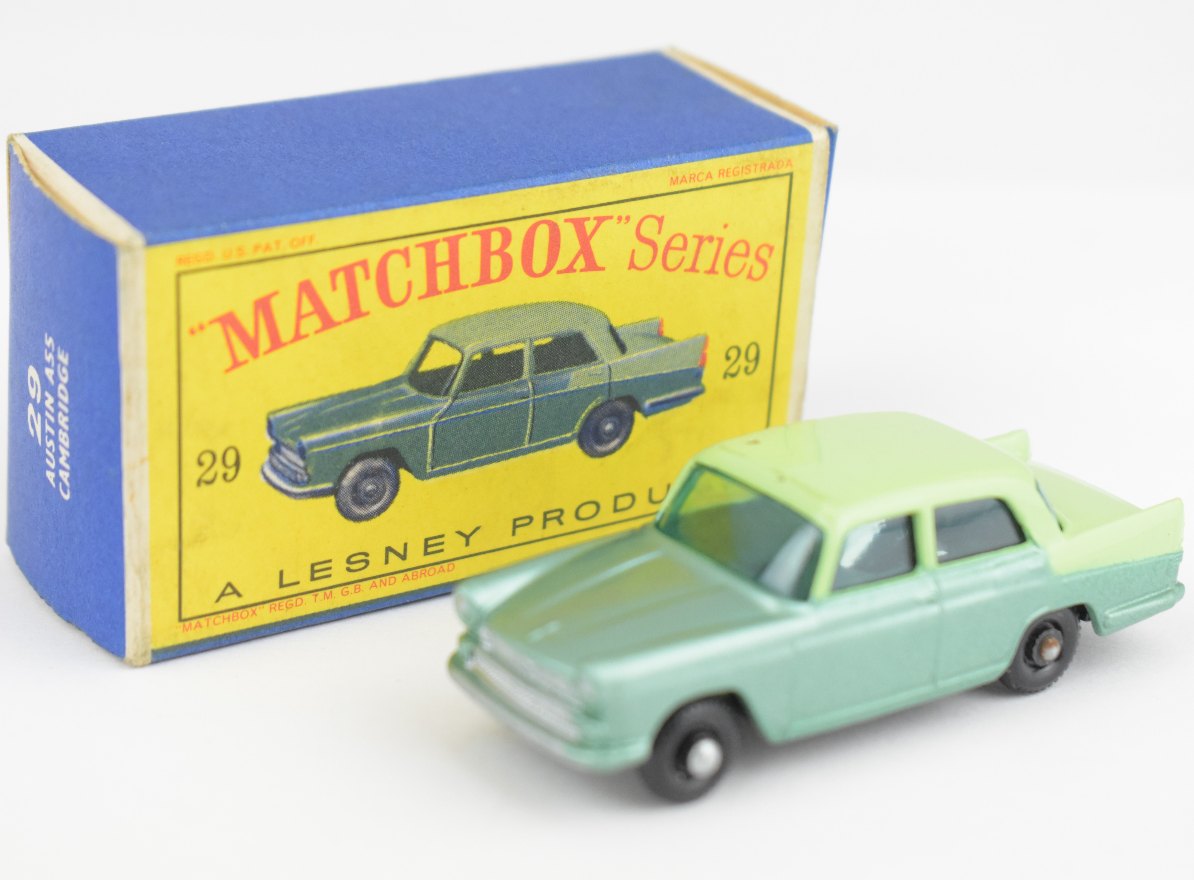Lesney Matchbox N° 29 Austin A55 Cambridge 2 tons de vert Lesney Matchbox N° 29 Austin A55 Cambridge 2 tons de vert