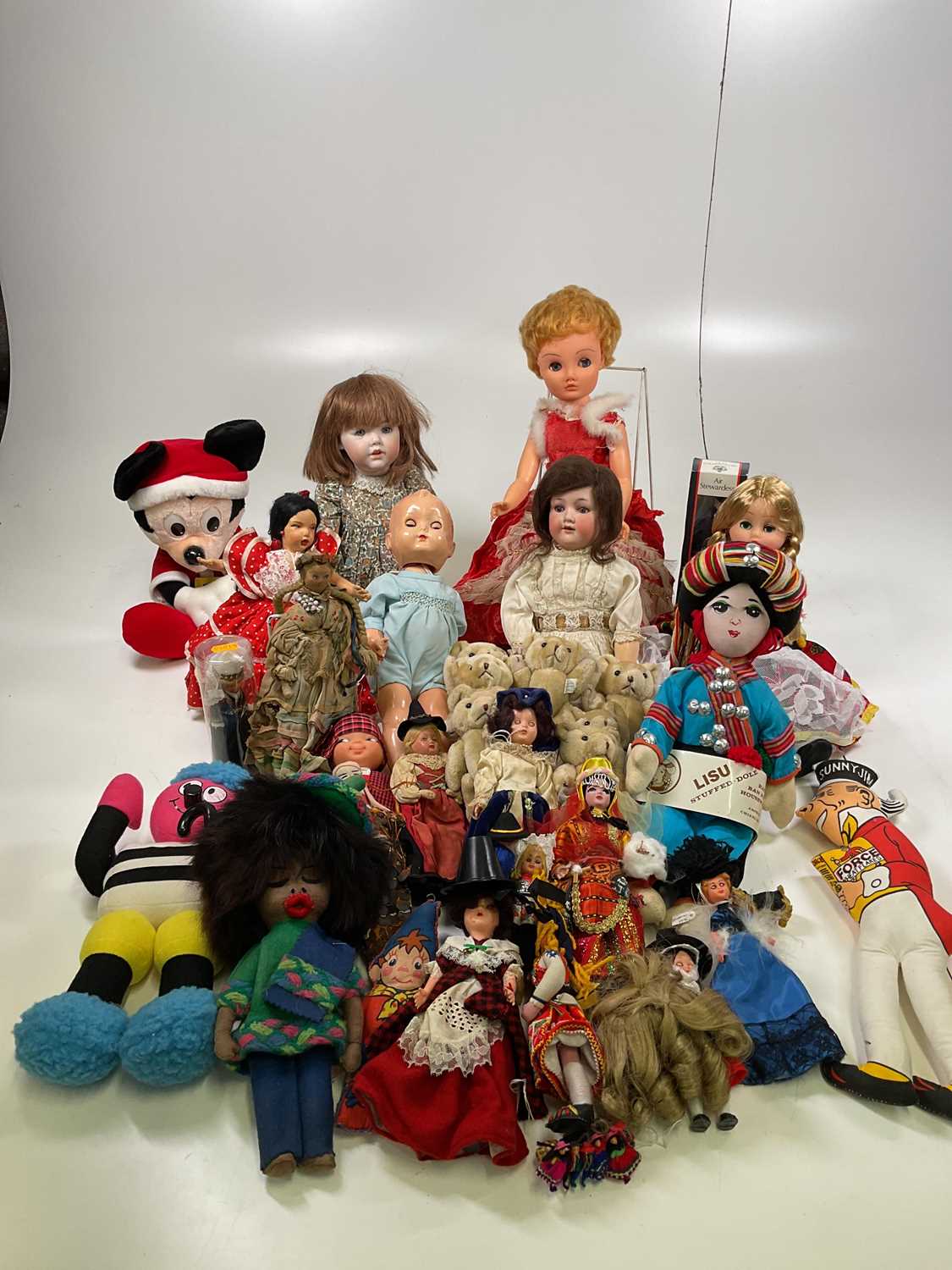 Lot 70 - A group of various dolls including an Armand...