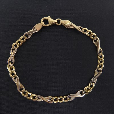 Lot 923 - Three 9ct gold bracelets