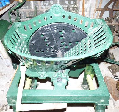 Lot 108 - A Harrison McGregor & Co Ltd Leigh TC3 Albion root cutter